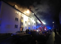 Die Feuerwehr Kassel war am Donnerstagabend (8. Dezember 2022) bei einem Wohnungsbrand in der Magazinstraße im Einsatz.