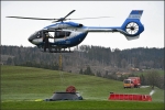 Die Feuerwehr Bad Berleburg erhielt bei ihrer Großübung Unterstützung aus der Luft. "Hummel 5" von der Polizei Nordrhein-Westfalen flog Löschwasser an entlegenste Stellen.