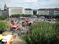 Zahlreiche Besucher informierten sich am 5. September 2026 auf dem Kasseler Königsplatz über die Arbeit der Blaulichtorganisationen.