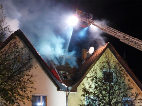 Die Kasseler Wehren löschten am Mittwoch einen Dachstuhlbrand.