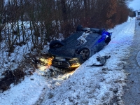 Am 16. Februar 2026 überschlug sich der Mercedes auf der L 828 und kam auf dem Dach zum Stillstand.