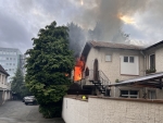 Eine Wohnung im Obergeschoss eines Mehrfamilienhauses stand am 17. August 2026 in der Grunigerstra&szlig;e in Vollbrand.