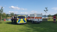 Feuerwehr, DLRG und Polizei rückten mit zahlreichen Einsatzkräften an.