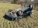 Beim Unfall an der Abzweigung Vierm&uuml;nden &uuml;berschlug sich am 10. M&auml;rz 2026 ein Opel Corsa mehrfach.