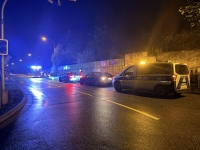 Am 14. November 2025 ereignete sich in Frankenberg ein Verkehrsunfall mit einem BMW vor einer Steinmauer.