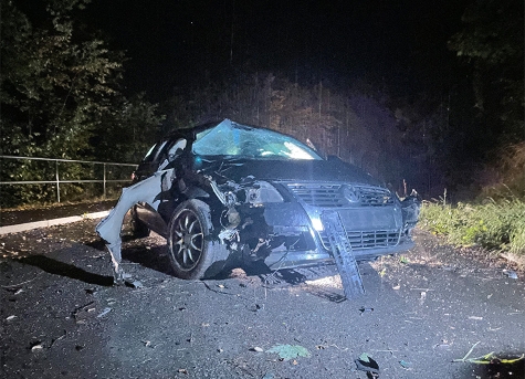 Am Diemelsee ereignete sich am Freitagabend (9. September 2022) ein Verkehrsunfall - Retter, Polizei und ein Abschleppdienst waren im Einsatz.