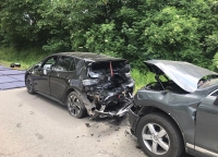 Ein Verkehrsunfall ereignete sich in den Mittagsstunden des 10. Juni 2022 auf der Bundesstraße 253. Fünf Personen wurden verletzt, es entstand hoher Sachschaden.