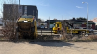 Ein Postfahrzeug rollte wegen eines technischen Defekts vorwärts in einen Bach.