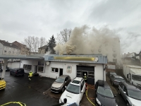 In der Straße Franzgraben stand ein Werkstattgebäude im Vollbrand, wobei der Eigentümer eine Rauchgasintoxikation erlitt und in ein Krankenhaus gebracht werden musste.