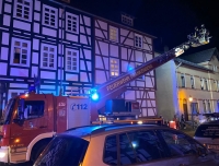 Am 22. August rückte die Freiwillige Feuerwehr Frankenberg (Eder) in die Altstadt aus - Ein Blitz war in ein Fachwerkhaus eingeschlagen.