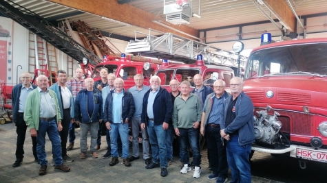 Die Alters- und Ehrenmitglieder des Stadtfeuerwehrverbandes Marsberg beim Besuch des Feuerwehrmuseums in Arnsberg. Der gemeinsame Ausflug bot Gelegenheit, Feuerwehrgeschichte zu erleben, Erinnerungen auszutauschen und die Kameradschaft zu pflegen.
