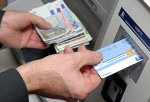 Trickbetrug in Bad Wildungen: Eine  Seniorin wurde bestohlen, darunter eine Kreditkarte, Schmuck und Bargeld.