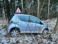 Für eine 22 Jahre alte Frau endete die Fahrt in ihrem Toyota am 6. März 2023 neben der Straße zwischen Rhadern und Dalwigksthal.