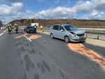 Bei einem schweren Unfall auf der A 44 zwischen Lichtenau und Marsberg wurden am 6. April 2026 acht Menschen verletzt, darunter auch drei Kinder.