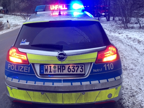 Ein Alleinunfall mit zwei leichtverletzten Personen ereignete sich am 27. Dezember 2020 auf der Bundesstraße 253.