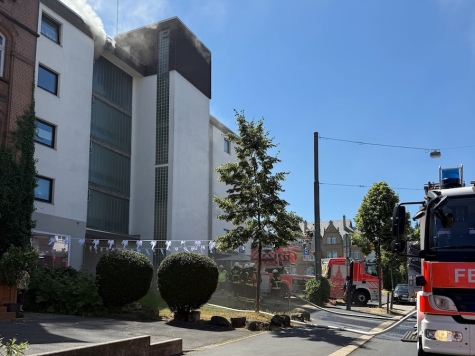Feuerwehr und Polizei waren am Dienstag mit Großaufgebot in Kassel im Einsatz.