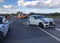 Ein Verkehrsunfall mit drei Verletzten und 25.000 Euro Sachschaden hat sich am Freitagnachmittag (30. September 2022) auf der Bundesstraße 450 ereignet.