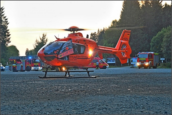 Hubschrauber, Feuerwehr und Rettungsdienst waren am Abend in Winterberg im Einsatz. 