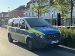 Einsatzkräfte der Polizei nahmen an der Durchsuchung eines Objekts in Kassel im Rahmen der groß angelegten Razzia teil.