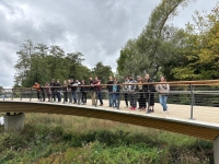 Informierten sich auf einer Fachexkursion über die zukunftsweisenden Projekte der Stadt Frankenberg (Eder) – die hessischen Nahmobilitätskoordinierenden auf der Holzbau-Eder-Brücke.