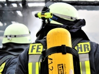 Ein technischer Defekt an einem BMW löste in Geismar (Waldeck-Frankenberg) am 28. Mai einen Feuerwehreinsatz aus