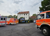 ei einer Freisetzung von Kohlenmonoxid (CO) in einem Mehrfamilienhaus im Kasseler Stadtteil Wesertor wurden am Sonntagabend (9. Juli 2023) acht Personen verletzt.