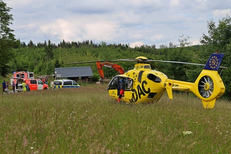 Notarztwagen, Rettugnshubschrauber und Polizei waren am Sonntagnachmittag bei einem Fahrradsturz nahe Winterberg im Einsatz. Die Polizei lobte vor allem den Einsatz zweier motivierter Ersthelfer. 