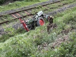 Zwischen Ederbringhausen und Viermünden kam ein Traktor von der Straße ab und rutschte eine Böschung hinunter.