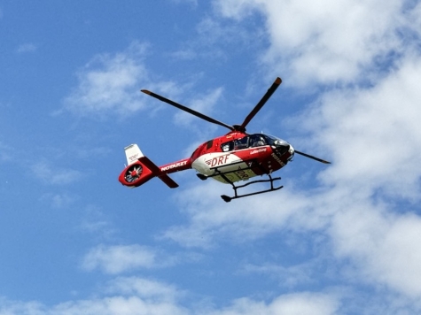 Der 85-Jährige wurde nach der Kollision mit einem Skoda schwer verletzt und mit einem Hubschrauber in eine Klinik geflogen.