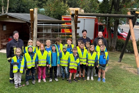 Am 22. August 2025 bauten die Kinder im DGH Deisfeld ihre Schlafplätze auf.