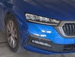 Auf dem unteren Parkdeck des Kaufland-Kaufhauses in Korbach wurde am 21. Juli 2026 ein blauer Skoda Octavia Kombi angefahren.