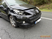 Ein schwarzer Peugeot 207 CC wurde bei einem Verkehrsunfall am 23. Oktober 2026 auf der L 3332 beschädigt.