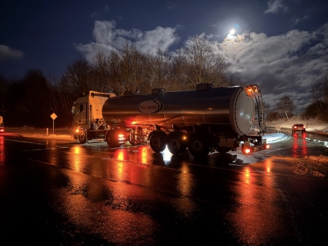 Ein Milchtransporter kam am 3. Januar 2026 aufgrund eines technischen Defekts im Bereich der Abfahrt Friedrichshausen zum Stillstand.
