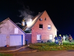 Rund 80 Feuerwehrleute waren am 21. M&auml;rz 2026 im Einsatz, das Geb&auml;ude ist nach dem Brand unbewohnbar.