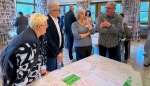 In der Orketalhalle kamen Mitarbeitende der Kliniken Korbach und Frankenberg zum World-Caf&eacute; zusammen.
