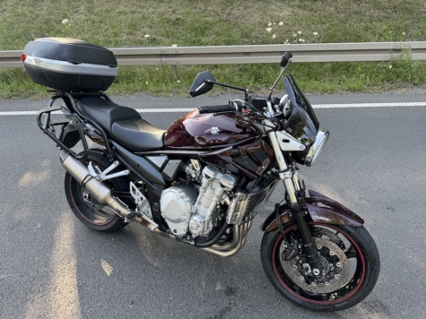 Ein 22-jähriger Motorradfahrer kam auf der L 3336 in einer Kurve von der Fahrbahn ab und wurde schwer verletzt.