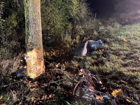 Bei dem schweren Verkehrsunfall am 25. Oktober 2026 wurden Motor, Getriebe und Achse aus dem Golf gerissen.