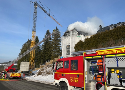 Zu einem gemeldeten Wohnungsbrand in Altastenberg wurden am 10. Februar 2023 mehrere Einheiten der Feuerwehr Winterberg alarmiert.