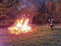 Die Freiwilligen Feuerwehren Netze und Freienhagen rückten am 4. November 2022 aus um eine brennende Jagdeinrichtung abzulöschen.