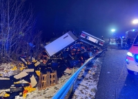Zu einem schweren Verkehrsunfall auf der Autobahn 44, zwischen den Anschlussstellen Lichtenau und Marsberg, mussten am frühen Morgen des 11. Dezember 2022 die Feuerwehren aus Meerhof, Essentho, Oesdorf und Marsberg ausrücken.