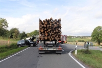 Am Drenker Kreuz bei Tietelsen kollidierten am 8. September 2026 ein Dacia und ein Holztransporter.