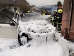 Am 26. November 2025 geriet vor einem Wohngebäude in Korbach ein Mercedes in Brand.