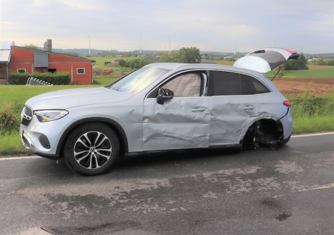 Der 48-jährige Fahrer des Mercedes wurde am 21. Mai 2026 schwer verletzt in ein Krankenhaus gebracht.