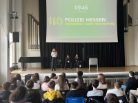 Beim Projekt "Cops im Dialog" diskutierten Polizei und Jugendliche über Respekt, gegenseitiges Verständnis und die Realität des Polizeiberufs.