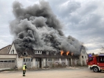 Bei einem Gebäudebrand am 2. April 2026 in Bad Arolsen waren mehrere Feuerwehren im Einsatz.