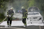 Die Feuerwehren mussten in Richstein einen Pkw Brand ablöschen und verhinderten eine Ausbreitung der Flammen auf die Vegetation. 