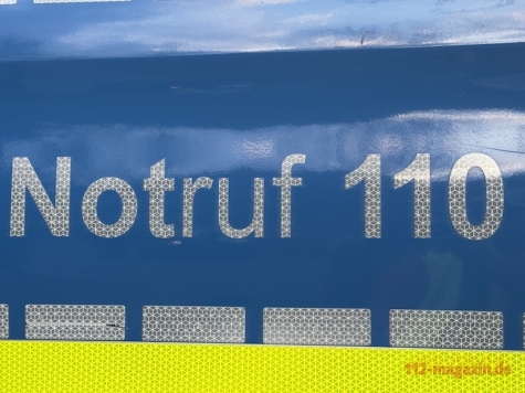 Zahlreiche Polizeikräfte sicherten am 11. August 2026 ein Gebäude an der Steubenstraße und sperrten den Bereich ab.