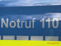 Zahlreiche Polizeikräfte sicherten am 11. August 2026 ein Gebäude an der Steubenstraße und sperrten den Bereich ab.