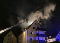 Am frühen Donnerstagmorgen wurden die Feuerwehren Bad Wildungen und Braunau zusammen mit dem Rettungsdienst und der Polizei um 5.35 Uhr zu einem Wohnungsbrand in die Elshäuser Straße alarmiert.