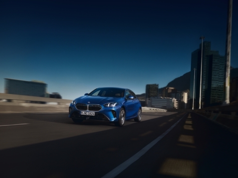 Abbildung zeigt Sonderausstattungen.